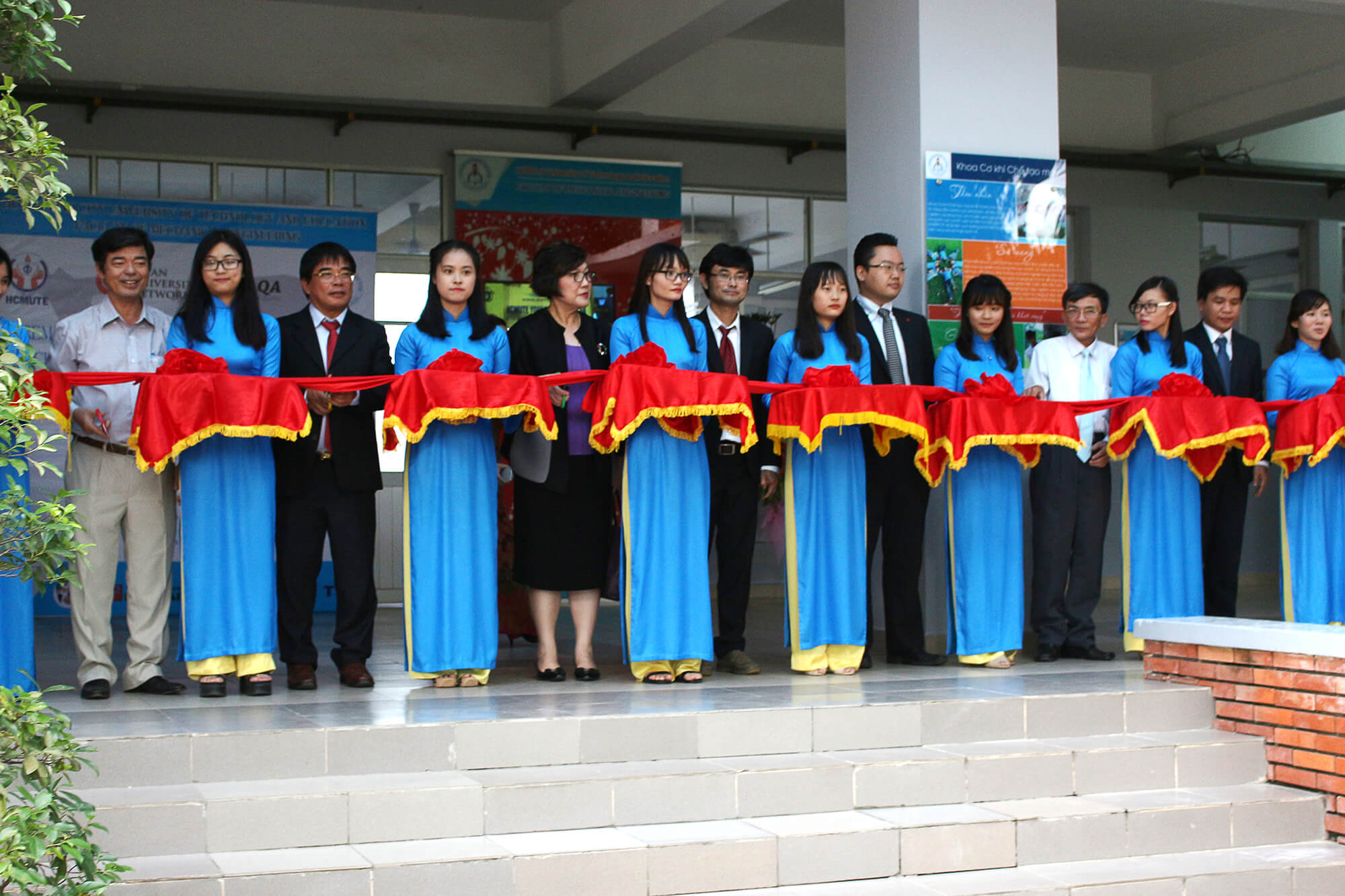 Hồng Ký tài trợ máy hàn cho trường Đại học Sư phạm Kỹ thuật TP. Hồ Chí Minh